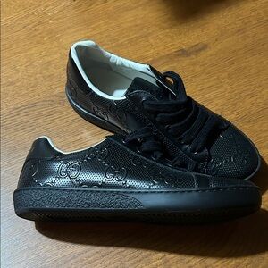 Gucci Ace Black Textured Lace-Up Sneakers youth 33 US size 2